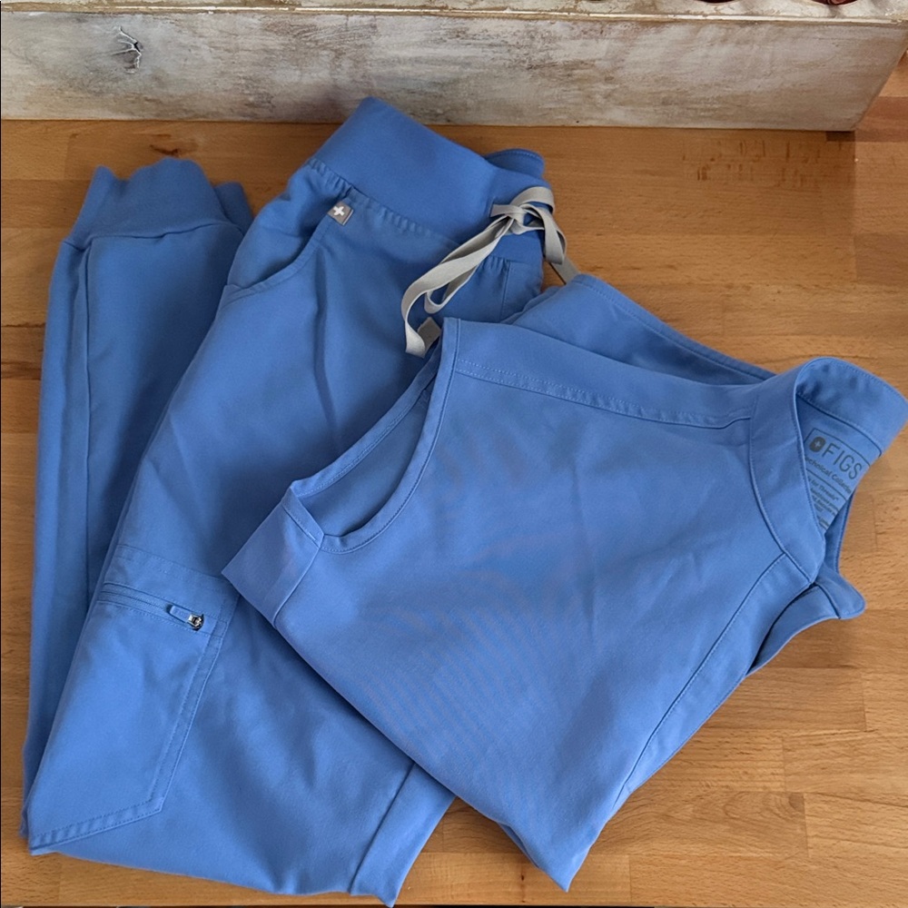 Figs Ceil Blue Scrub Set